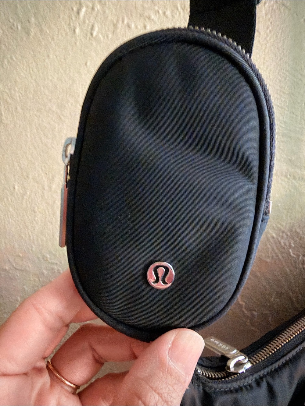 lululemon athletica Black Crossbody Bag with Front Zip Pocket - Picture 4 of 6